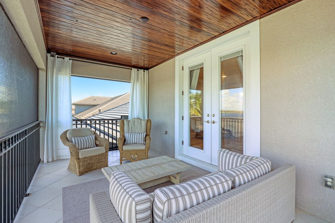 9067 Breakwater Dr, Naples, FL 34120