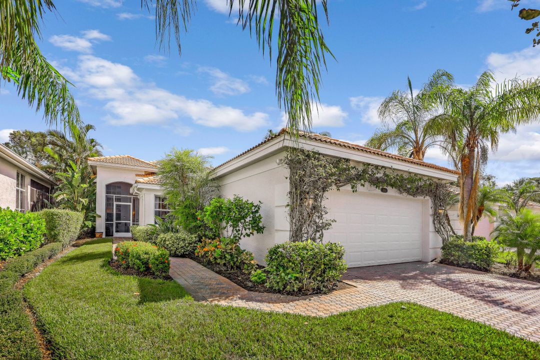 8591 Peppertree Way, Naples, FL 34114