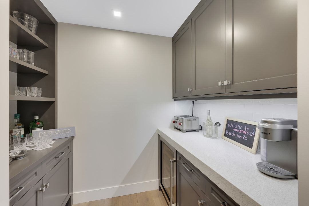 13915 Old Coast Rd #805, Naples, FL 34110