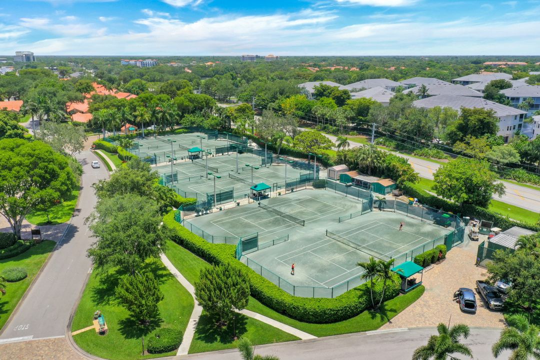 736 Reef Point Cir, Naples, FL 34108