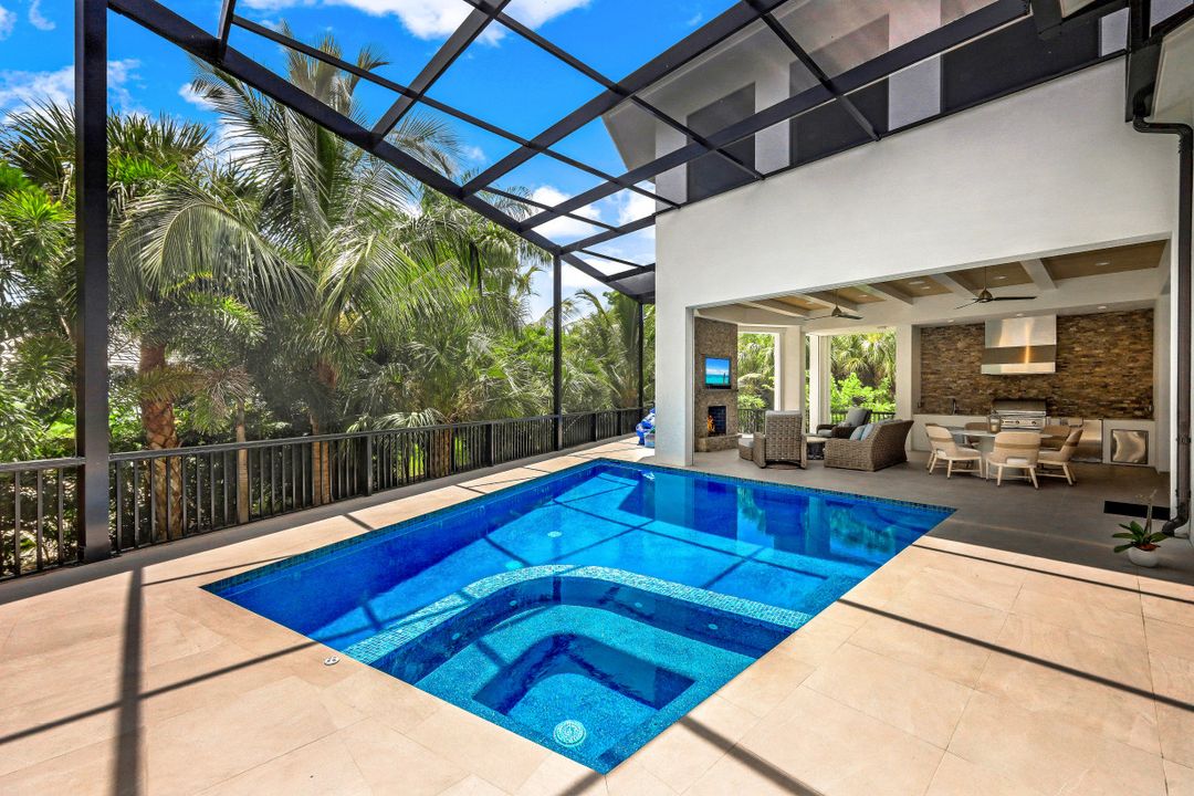 261 Hideaway Cir N, Marco Island, FL 34145