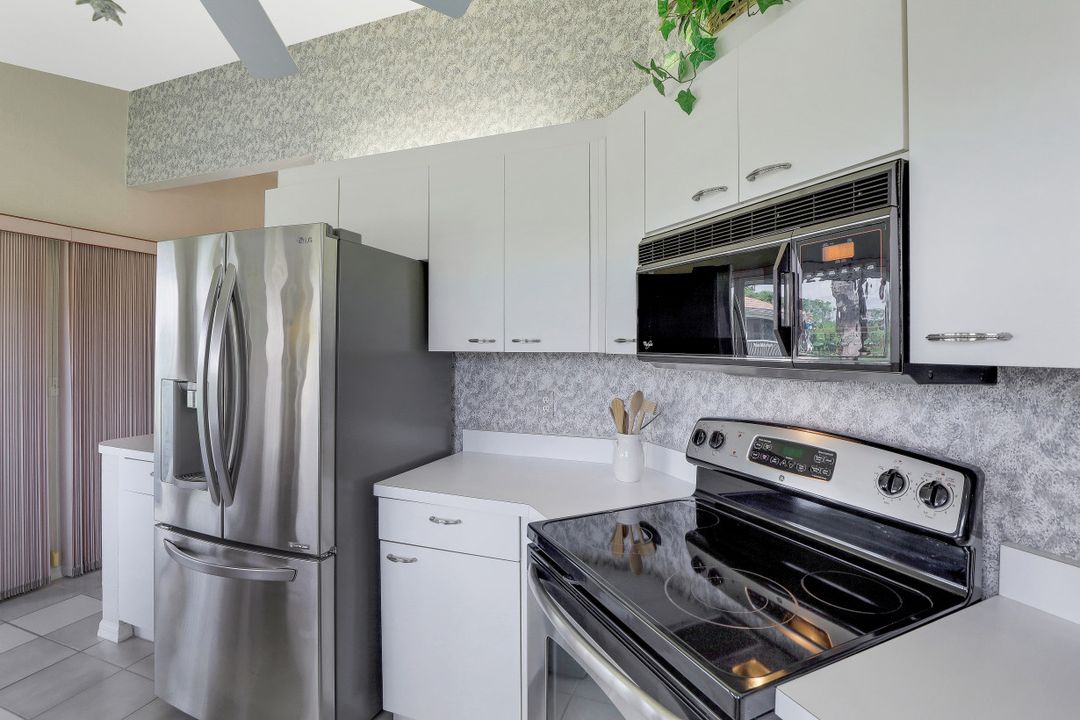 524 Woodshire Ln #E1, Naples, FL 34105