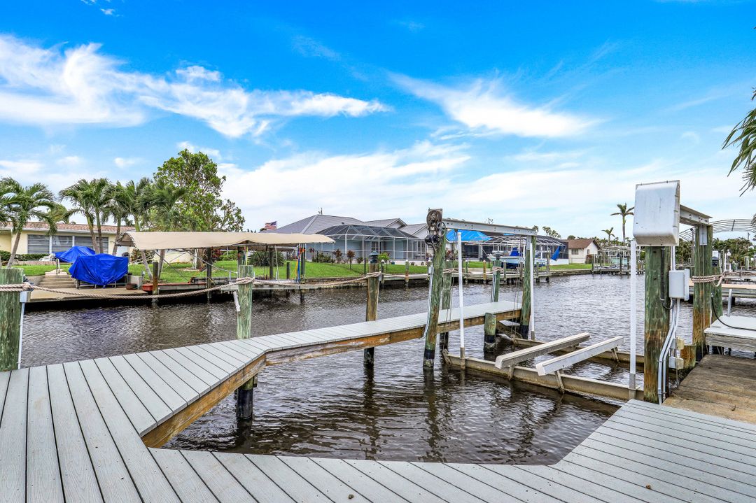 5328 Delano Ct, Cape Coral, FL 33904