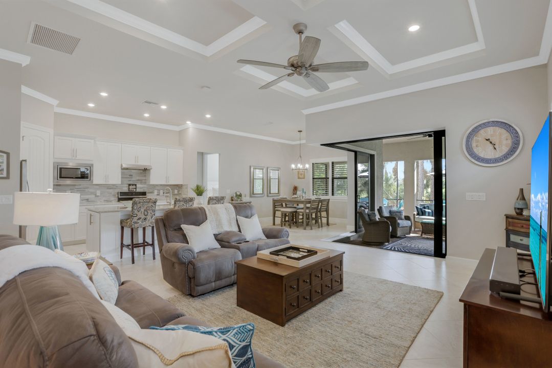 9350 Greyhawk Trl, Naples, FL 34120