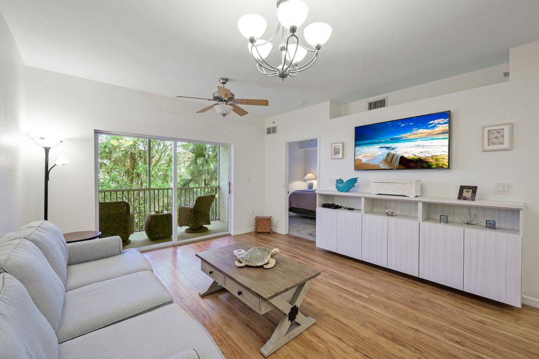 4520 Botanical Pl Cir #203, Naples, FL 34112