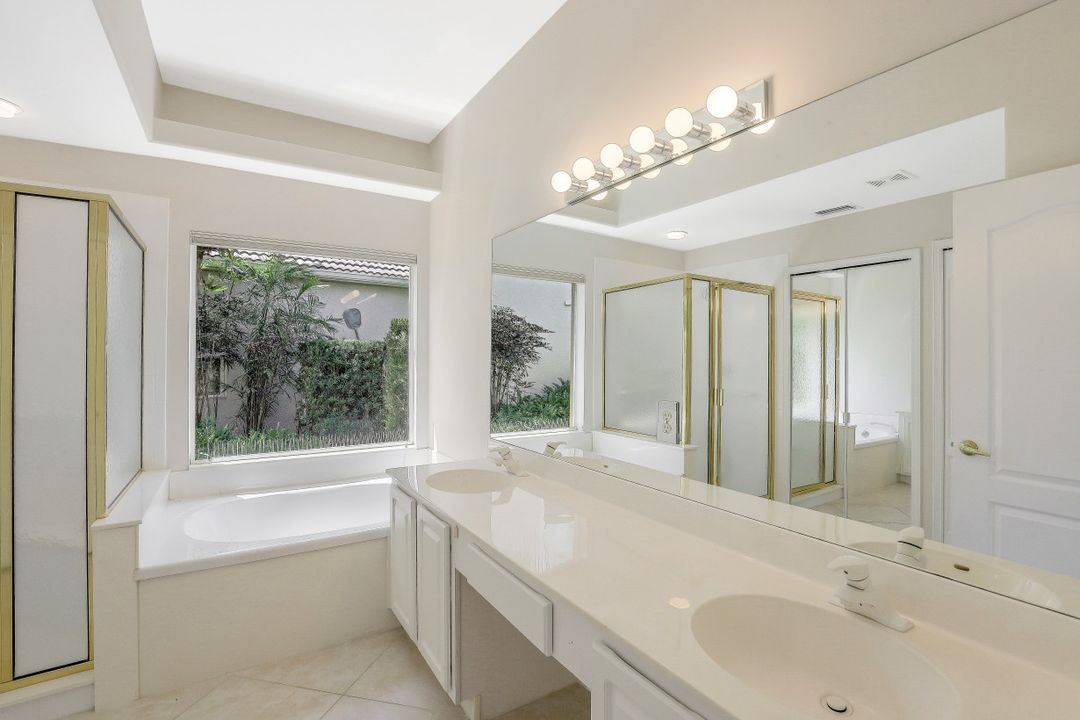 9224 Spring Run Blvd, Bonita Springs, FL 34135