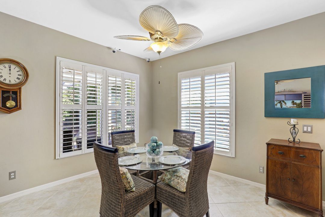 200 Stanhope Cir, Naples, FL 34104