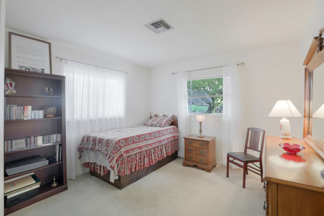 82 Johnnycake Dr, Naples, FL 34110