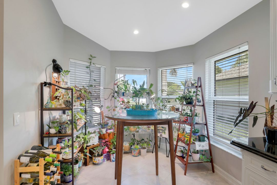 768 101st Ave N, Naples, FL 34108