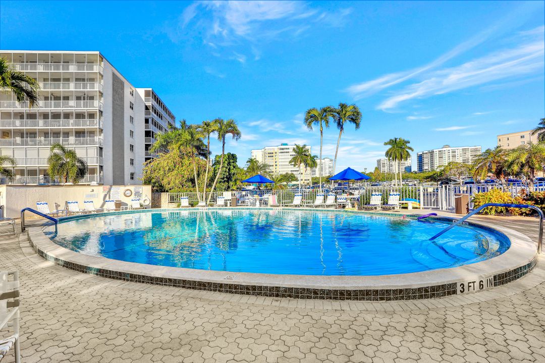 3 Bluebill Ave #206, Naples, FL 34108