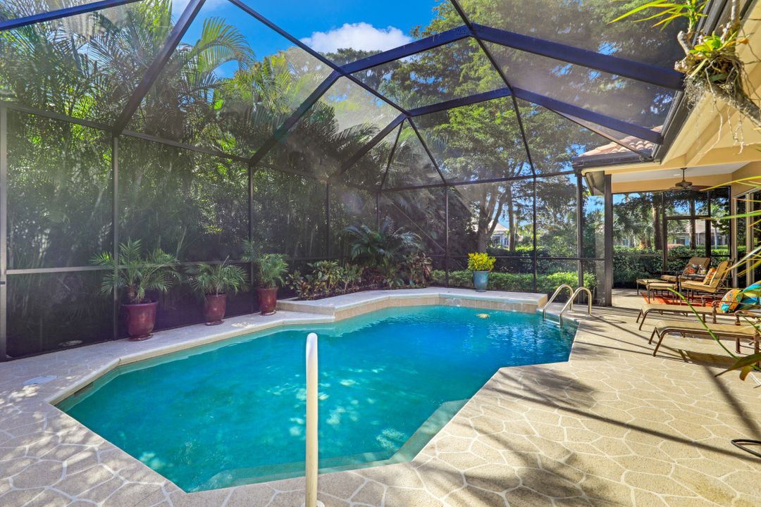 237 Charleston Ct, Naples, FL 34110