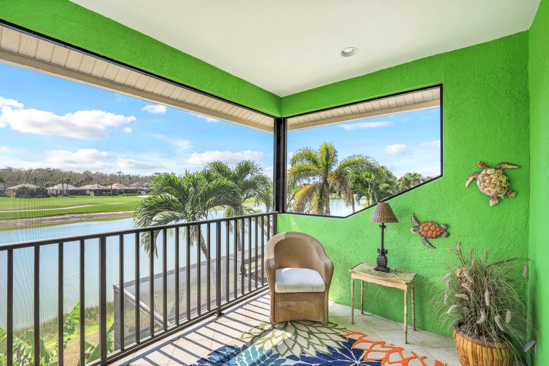 5958 Amberwood Dr, Naples, FL 34110