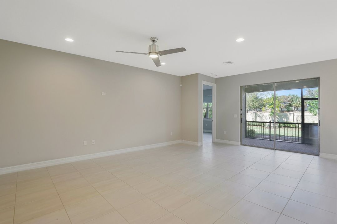 16387 Barclay Ct, Naples, FL 34110