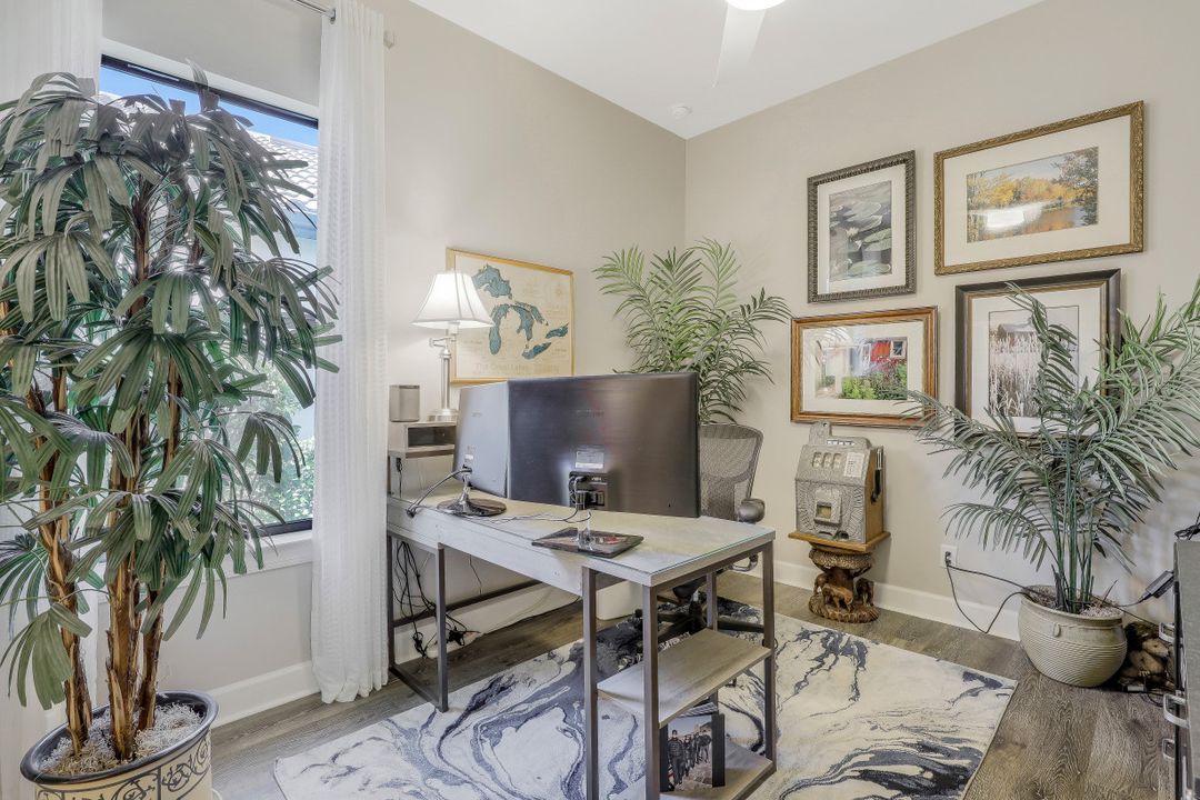 8669 Dilillo Ct, Naples, FL 34119