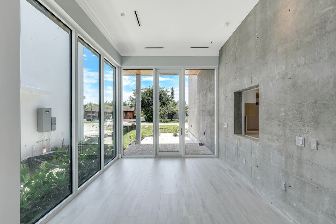 859 92nd Ave N, Naples, FL 34108