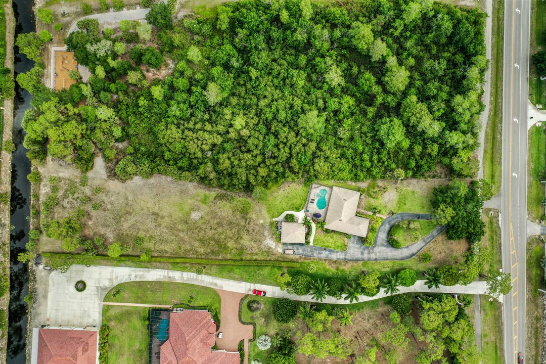 1941 Oakes Blvd, Naples, FL 34119