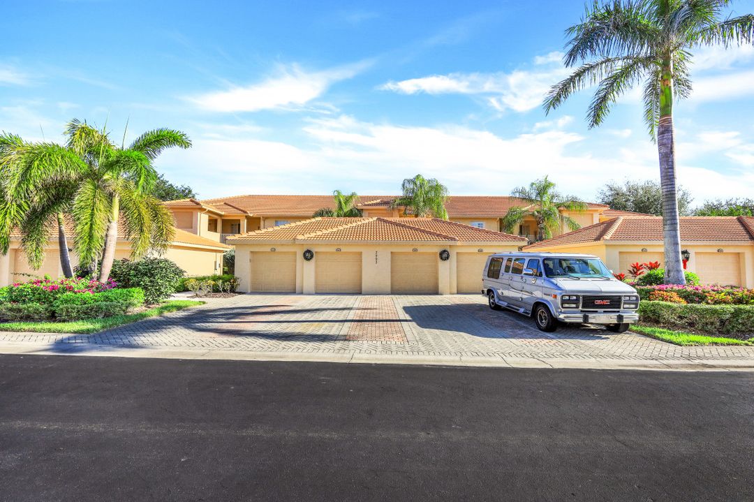 3993 Bishopwood Ct E #206, Naples, FL 34114