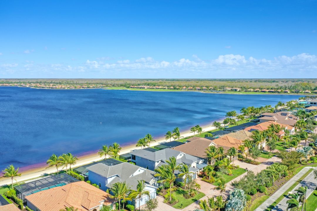 9067 Breakwater Dr, Naples, FL 34120