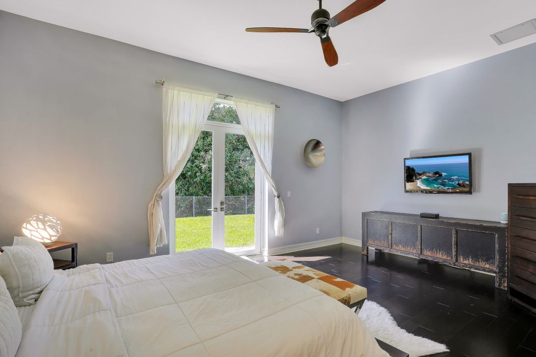 2892 Coco Lakes Pl, Naples, FL 34105