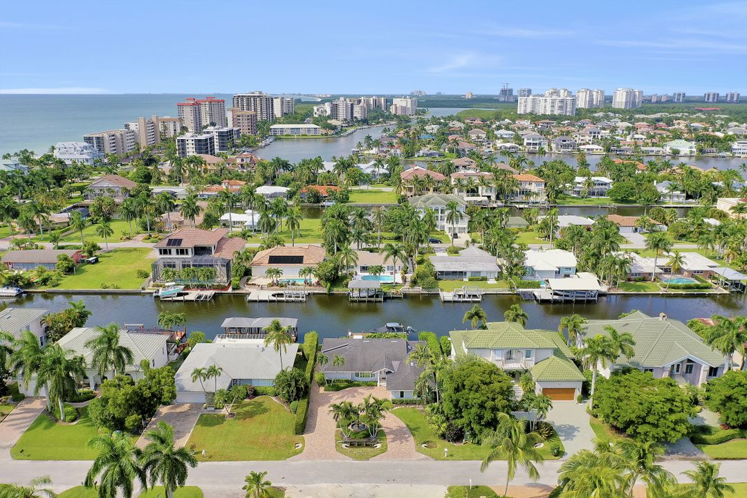 151 Bayview Ave, Naples, FL 34108