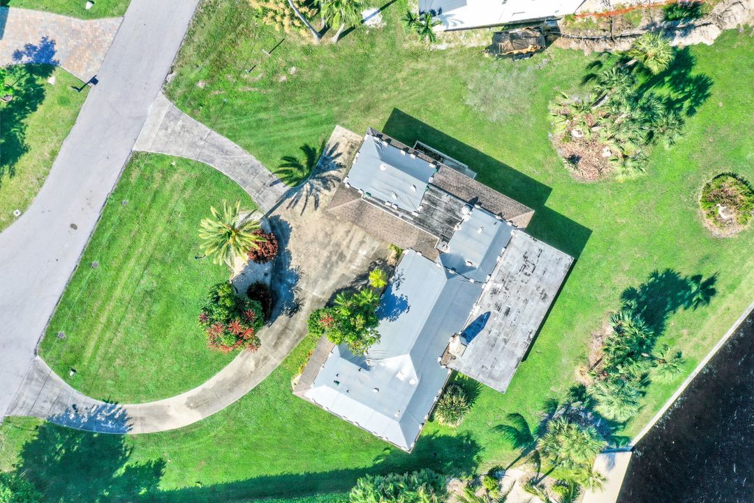 5271 Nautilus Dr, Cape Coral, FL 33904