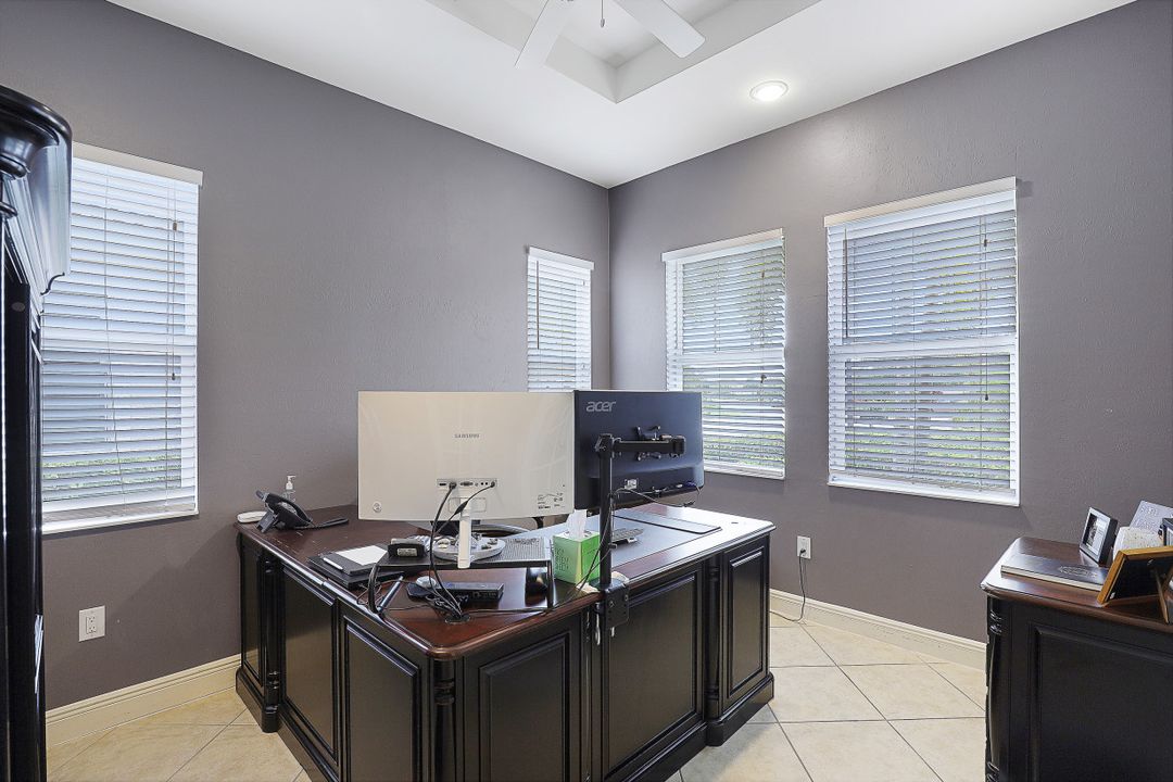 13484 Cambridge Ln, Naples, FL 34109