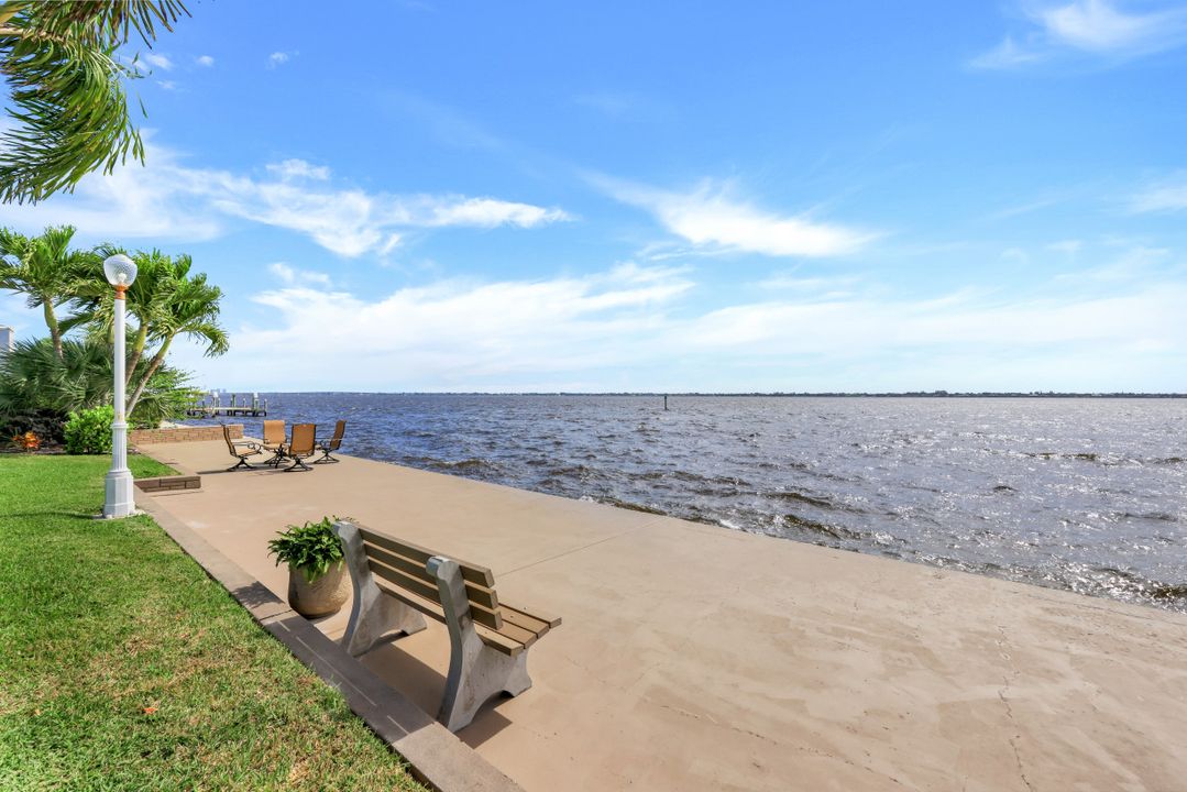 3735 SE 21st Pl, Cape Coral, FL 33904