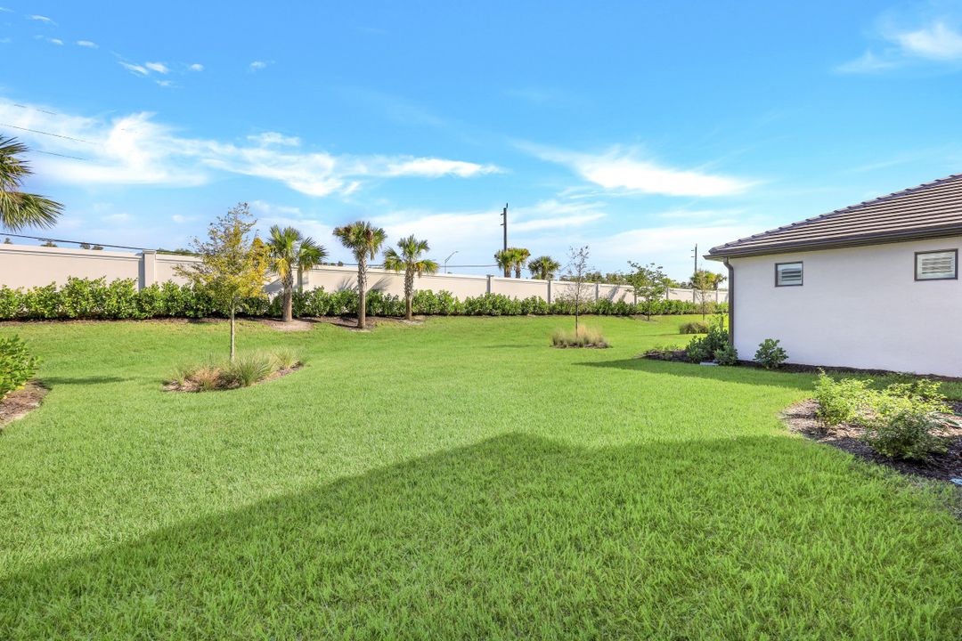 2236 Yellowfin Cir, Naples, FL 34114