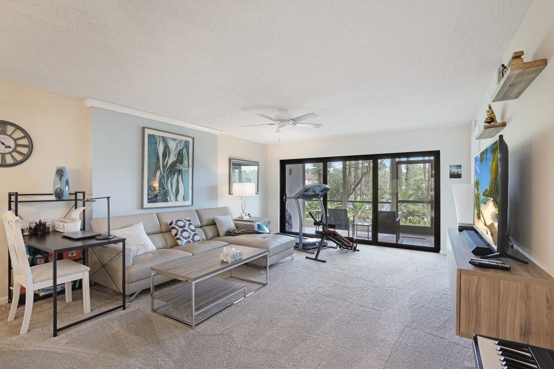 5792 Deauville Cir, Naples, FL 34112