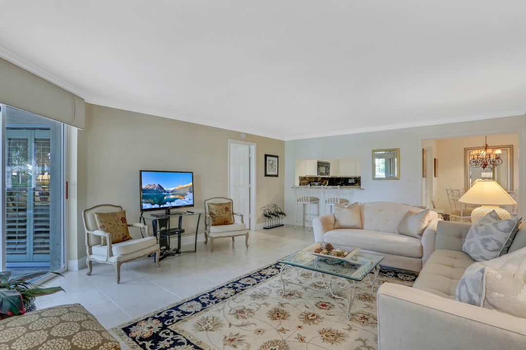 5637 Turtle Bay Dr #17, Naples, FL 34108