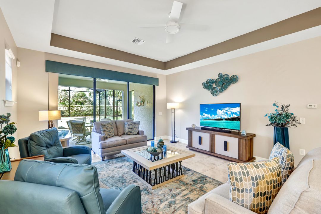 16341 Camden Lakes Cir, Naples, FL 34110