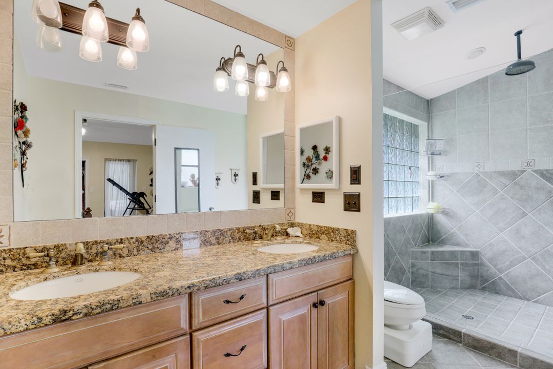 1941 Oakes Blvd, Naples, FL 34119