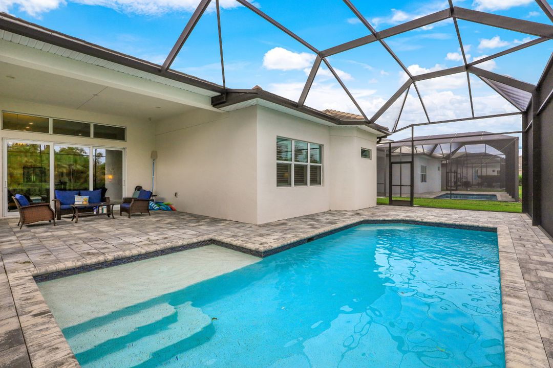 9003 Redonda Dr, Naples, FL 34114