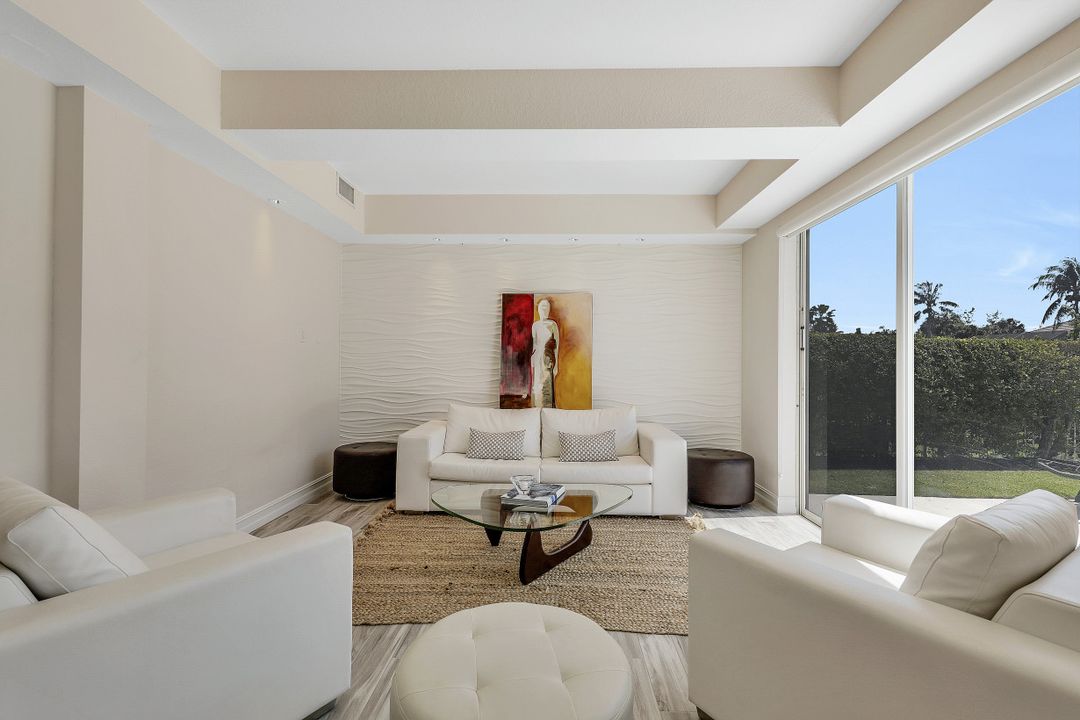 390 Seabee Ave, Naples, FL 34108