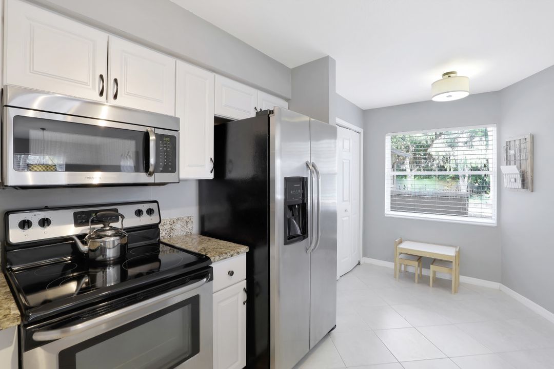 9605 Crescent Garden Dr, Naples, FL 34109