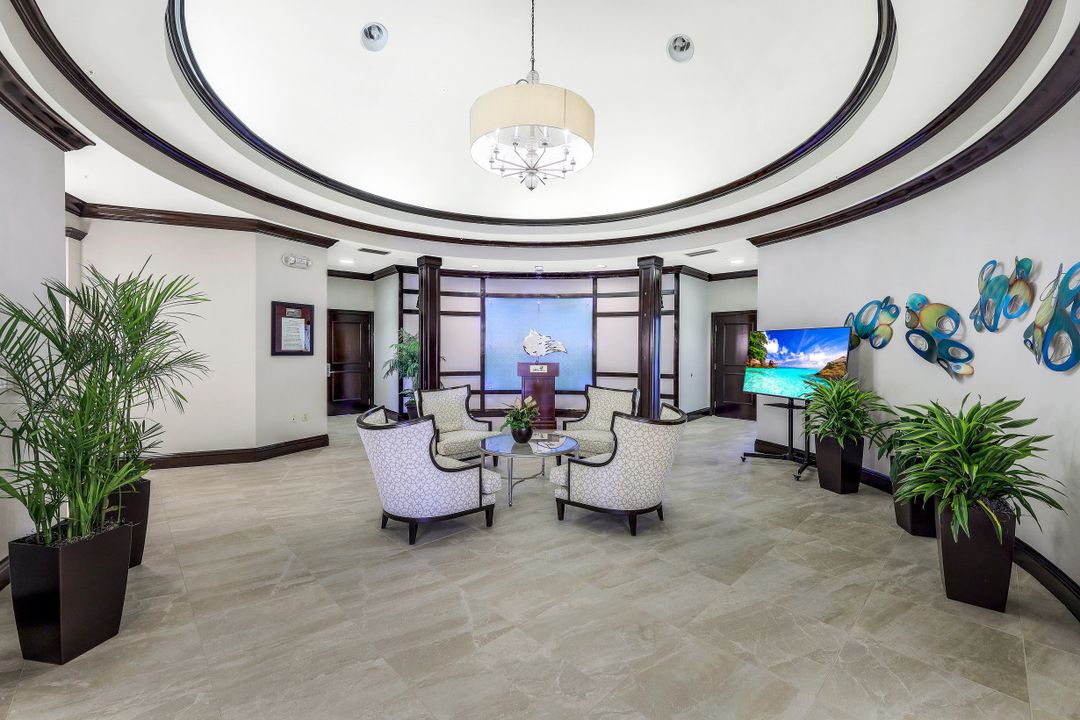 606 Kings Way, Naples, FL 34104