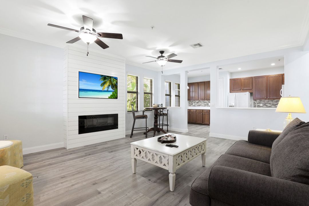 1391 Santiago Cir #902, Naples, FL 34113