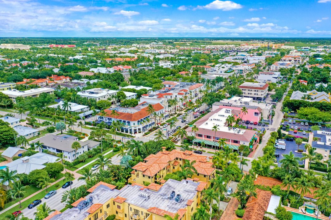 270 5th Ave S #H-2, Naples, FL 34102