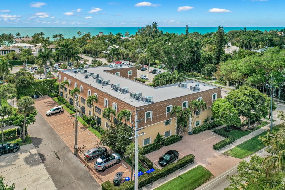 1222 Gordon Dr #2, Naples, FL 34102