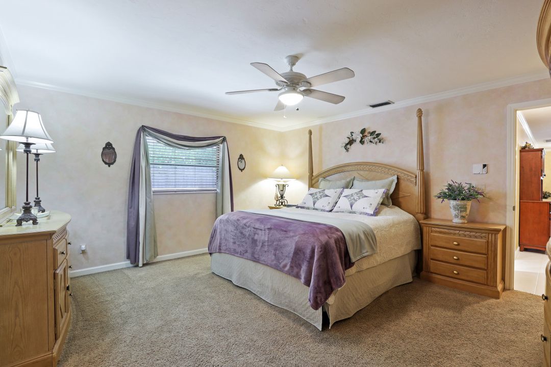 644 94th Ave N, Naples, FL 34108