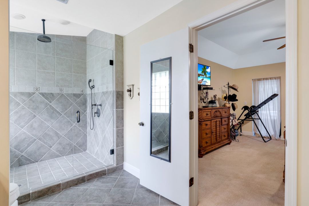 1941 Oakes Blvd, Naples, FL 34119