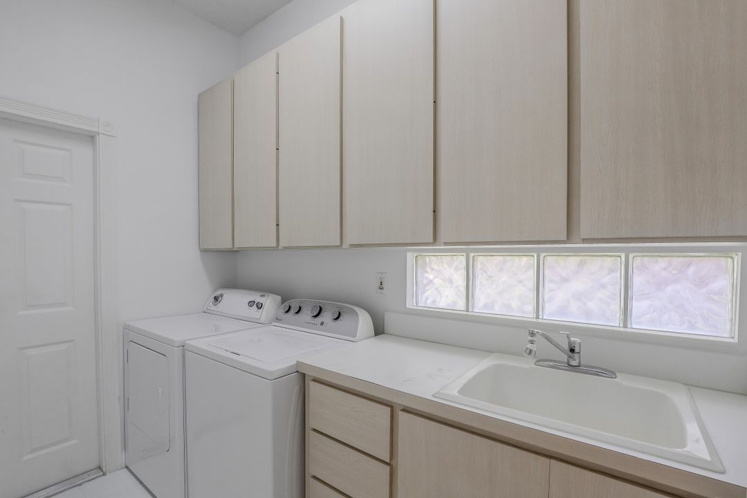 3400 Donoso Ct, Naples, FL 34109