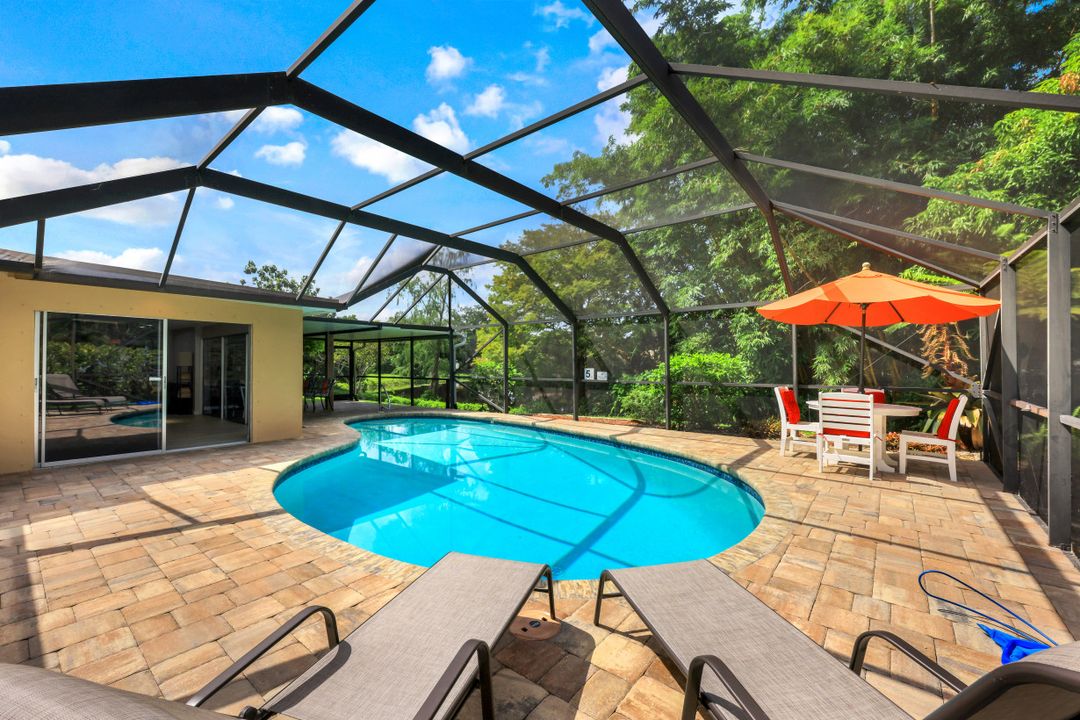 1068 Lake Shore Ct, Naples, FL 34103