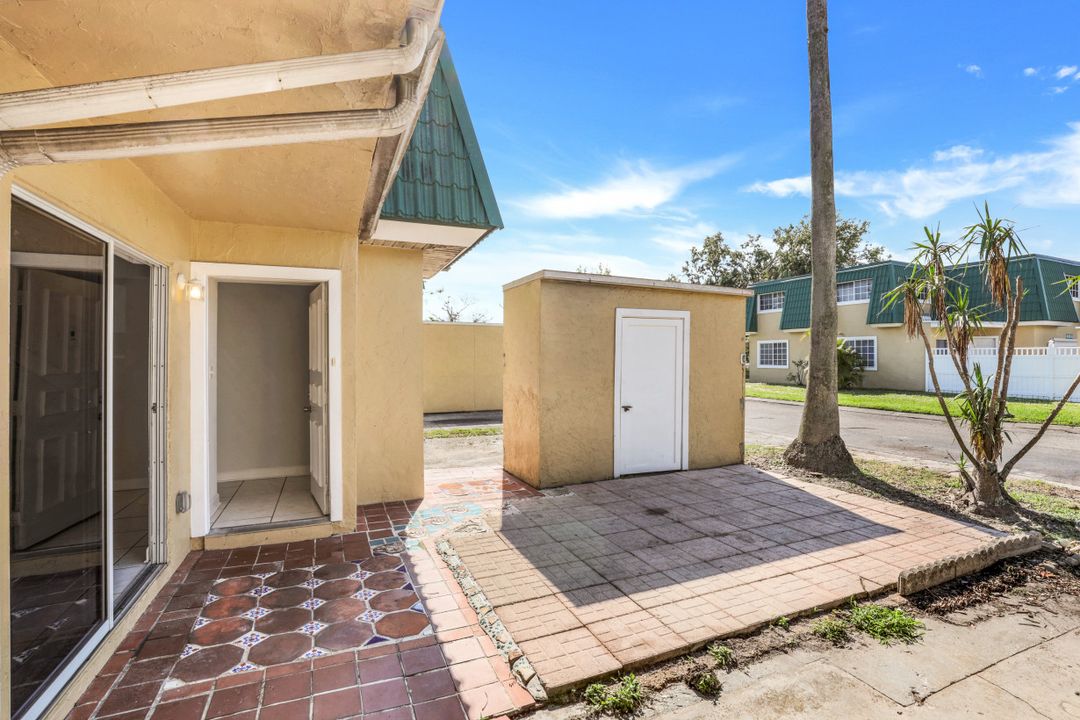 5860 Whiting Ct, Fort Myers, FL 33919