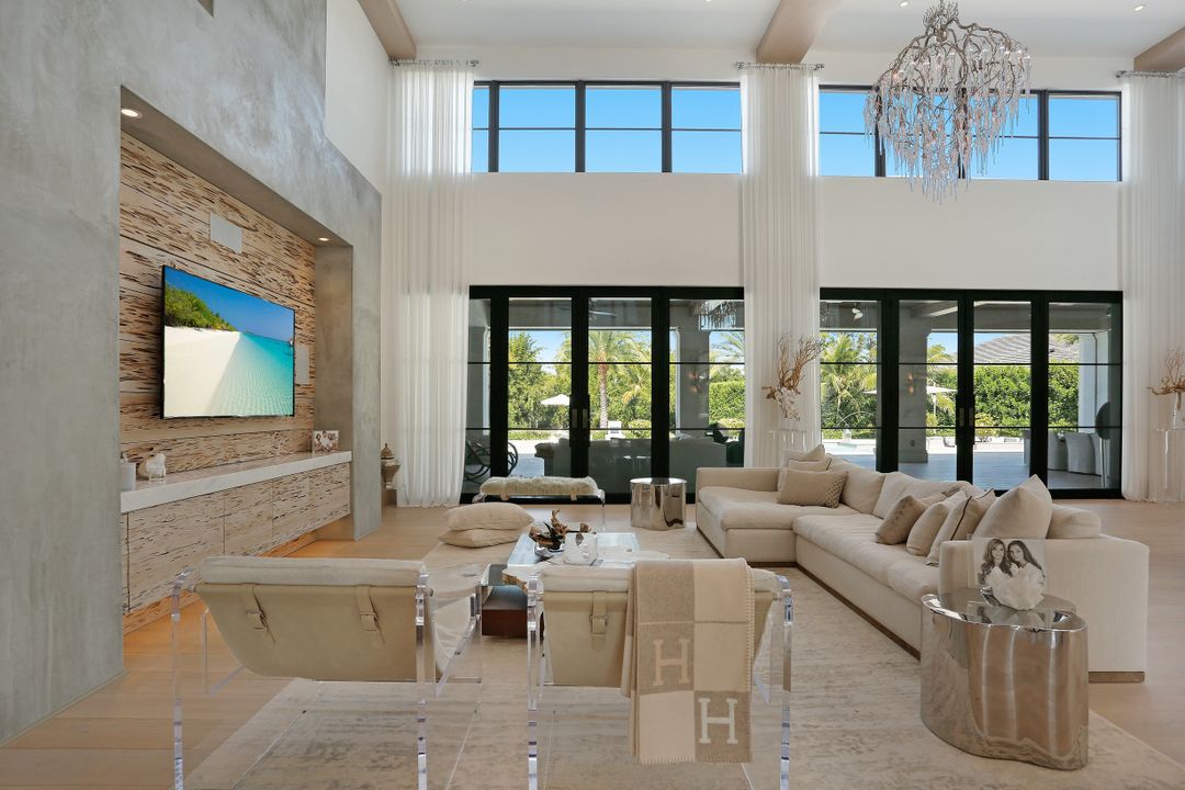 705 Myrtle Rd, Naples, FL 34108