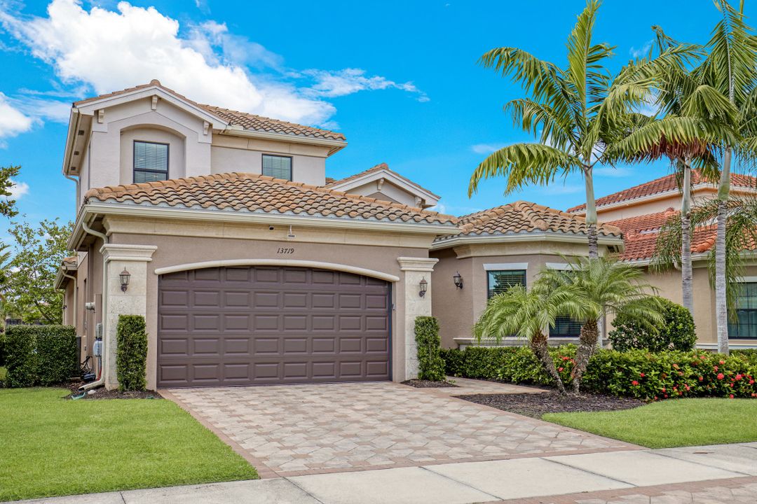 13719 Luna Dr, Naples, FL 34109