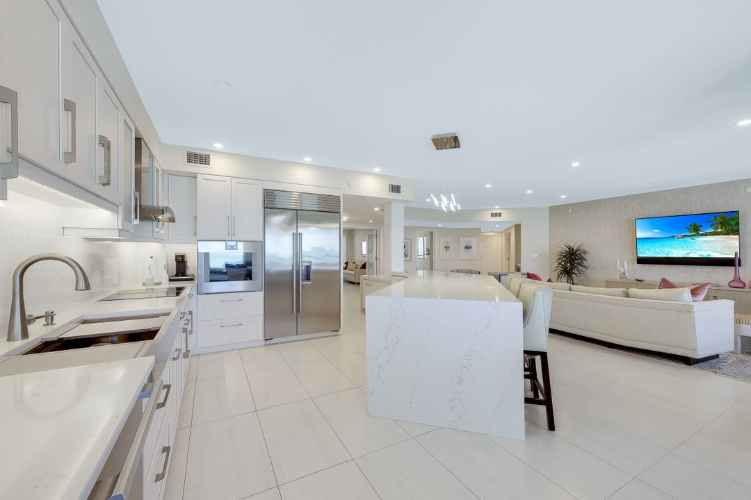 8171 Bay Colony Dr #1103, Naples, FL 34108