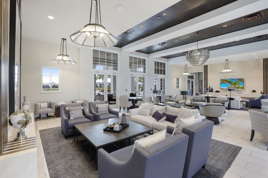 9003 Redonda Dr, Naples, FL 34114