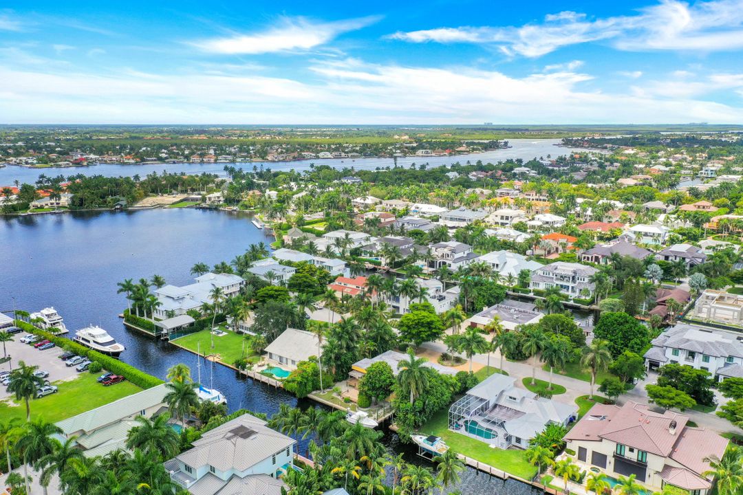 635 15th Ave S, Naples, FL 34102