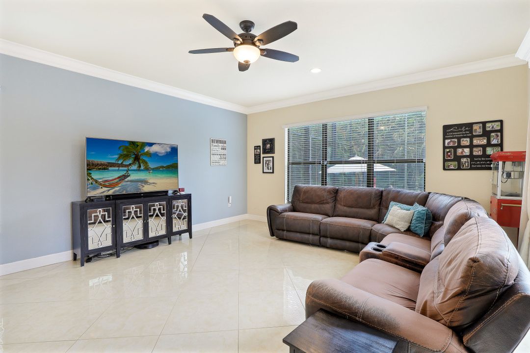 3342 Pacific Dr, Naples, FL 34119